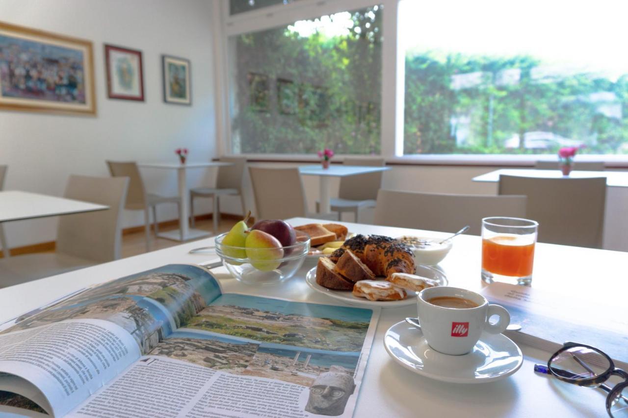 Hotel Mistral Oristano Esterno foto