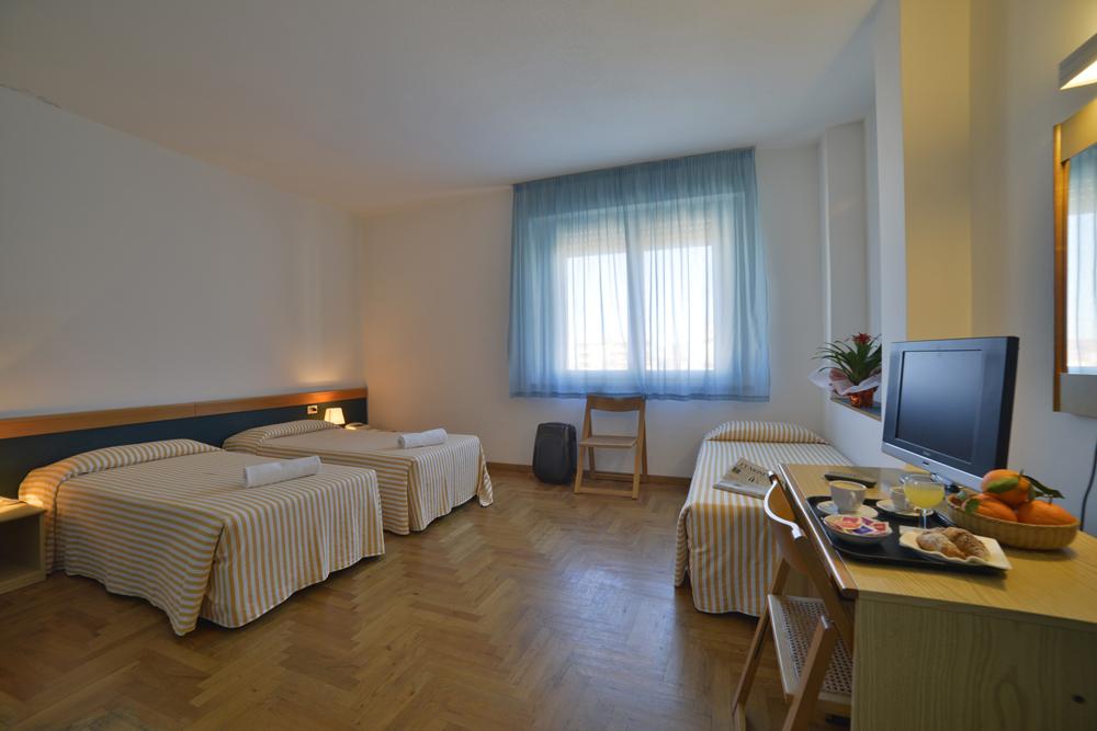 Hotel Mistral Oristano Esterno foto