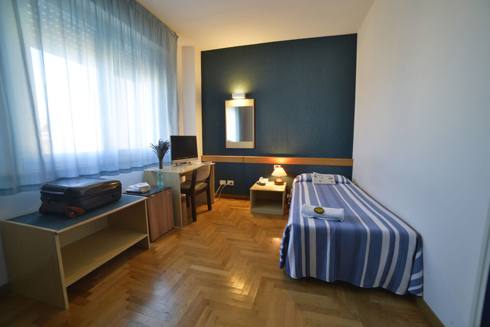 Hotel Mistral Oristano Esterno foto