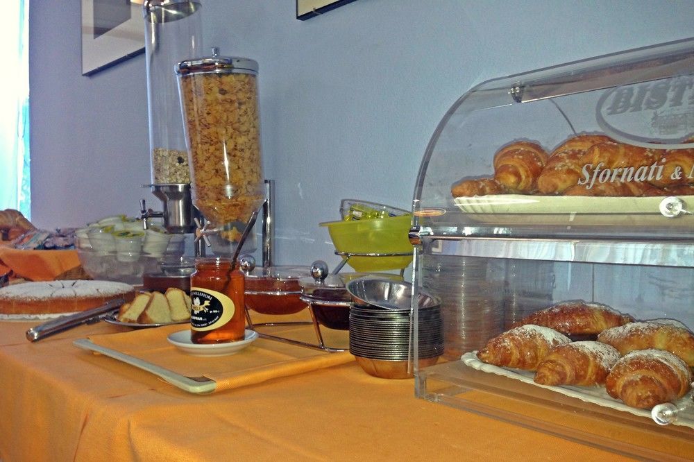 Hotel Mistral Oristano Esterno foto