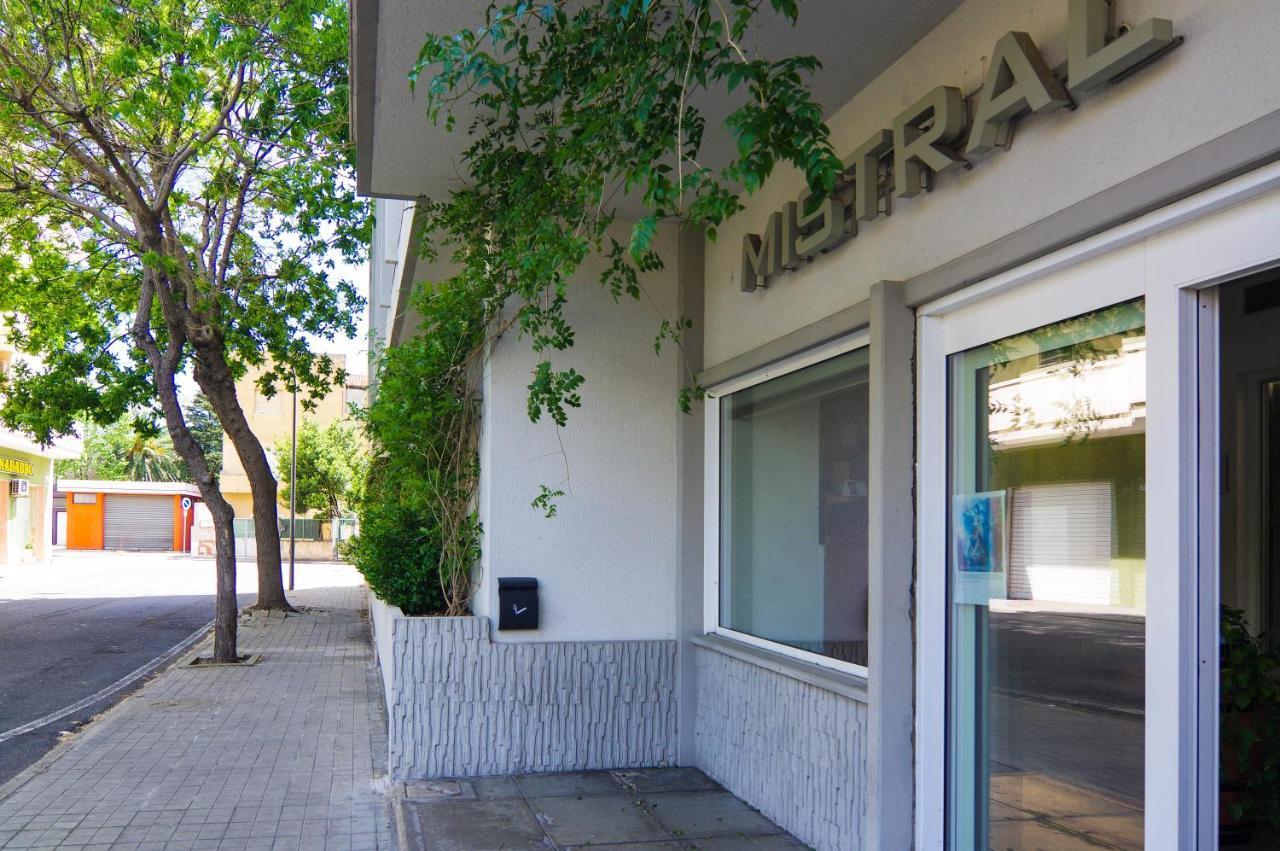 Hotel Mistral Oristano Esterno foto